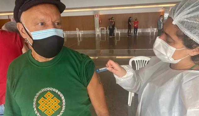 Maior artilheiro do Atlético-MG, ídolo recebe vacina contra a Covid-19