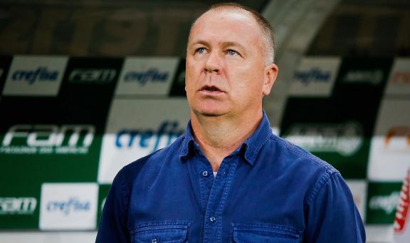 Ex-Palmeiras e Cruzeiro, Mano Menezes é anunciado por novo clube. Confira qual!