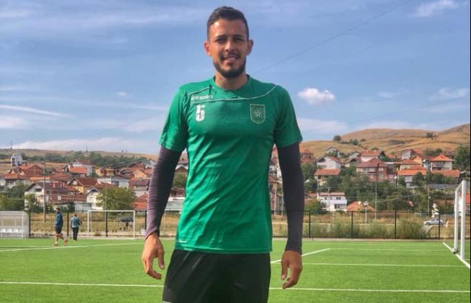 Com passagem por vários clubes do exterior, zagueiro analisa proposta no Brasil