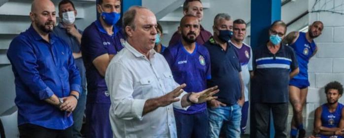 Paulo Campos tenta organizar o São Caetano