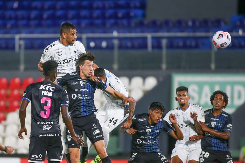 Após derrota, Diego Souza vê o lado positivo no Grêmio: “Saímos vivos daqui”