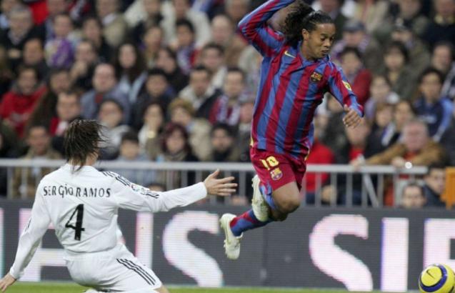 Ronaldinho marcou histórica com a camisa do Barcelona