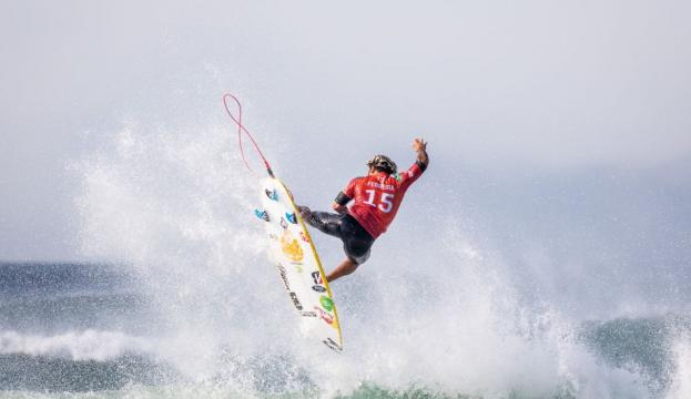 Surfe: Italo Ferreira derrota Gabriel Medina, vence etapa na Austrália e lidera