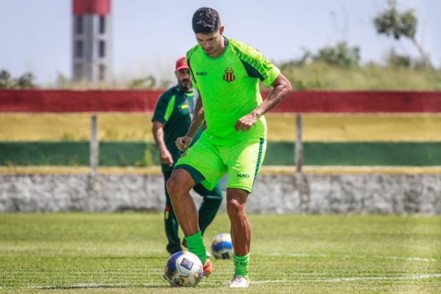 Maranhense: Sampaio Corrêa reforça defesa com ex-zagueiro do Figueirense