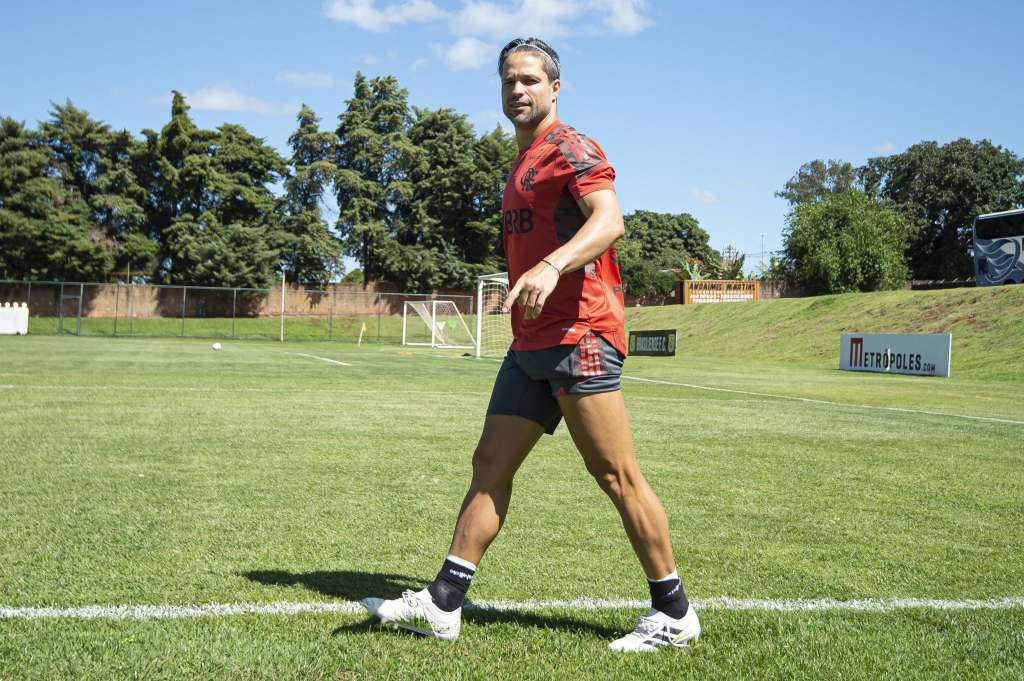 Após 7 títulos em 2 anos, Diego ainda aponta ‘fome’ de títulos no Flamengo