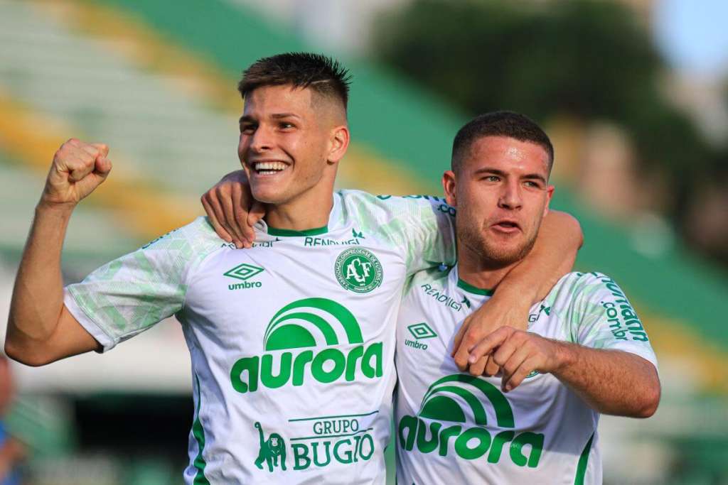 CATARINENSE: Chapecoense segue na liderança e Brusque se classifica