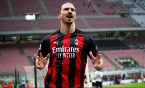 Italiano: Ibrahimovic está 'muito perto' de renovar contrato com o Milan, revela Maldini