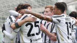 ITALIANO: Juventus derrota o Genoa e segue na cola do vice-líder Milan