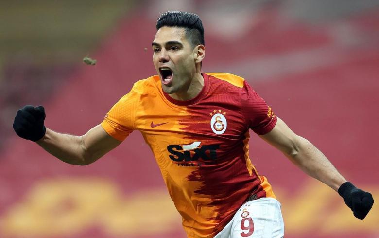 Atacante Falcao García sofre fratura no rosto e é hospitalizado na Turquia