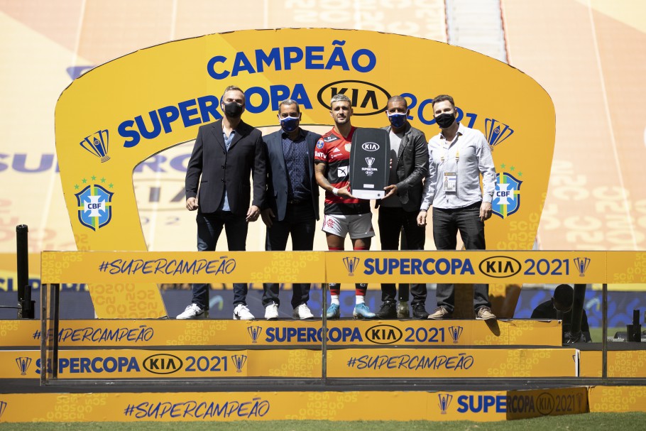 Nem Diego Alves e nem Raphael Veiga: Saiba quem foi eleito o Craque da Supercopa