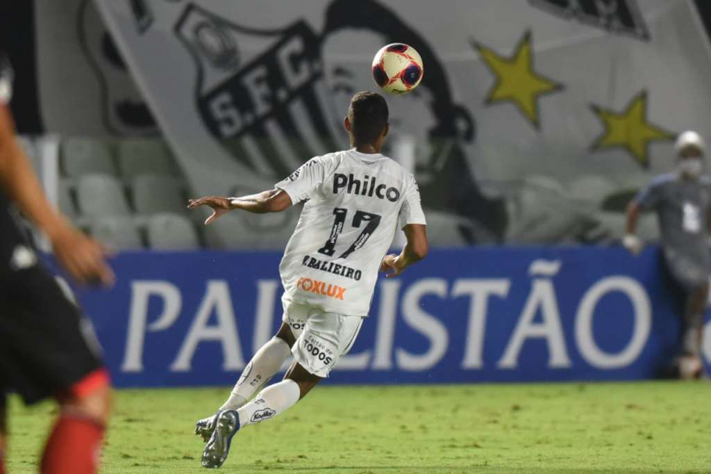 Vinícius Balieiro passa por tratamento, se recupera de lesão e treina no Santos