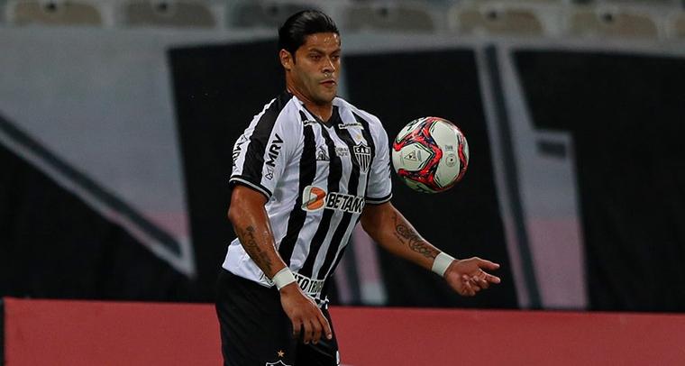 Mineiro: Hulk e ex-Ponte brigam no fim de Cruzeiro x Atlético e são expulsos. Veja!