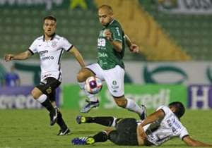 Corinthians está mal, mas Guarani não soube aproveitar