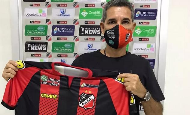 Com forte desconforto respiratório, técnico é internado com Covid-19