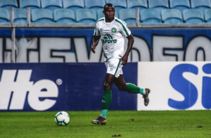 Pernambucano: Em dia de reforços, Santa Cruz anuncia volante ex-Inter e Chape