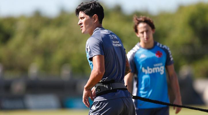 Vasco diz que não foi consultado e repudia adiamento do clássico com Flamengo