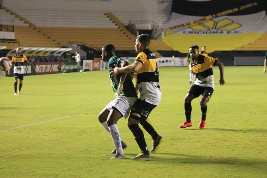 CATARINENSE: Criciúma volta a vencer após 183 dias e empurra rival para a lanterna