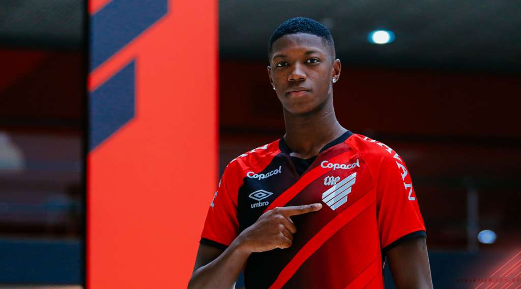Matheus Babi é o novo reforço do Athletico-PR (Foto: José Tramontin/athletico.com.br) 