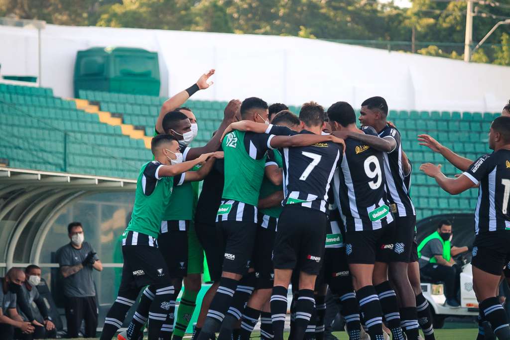 Com mudanças, Figueirense volta aos treinos e foca na vaga antecipada