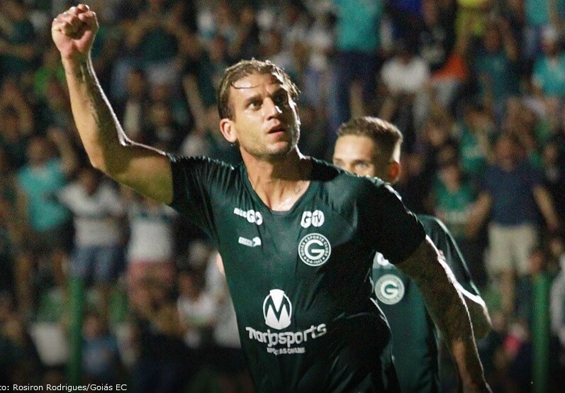 Ex-atacantes de Flamengo e Corinthians estão na mira da Ponte Preta