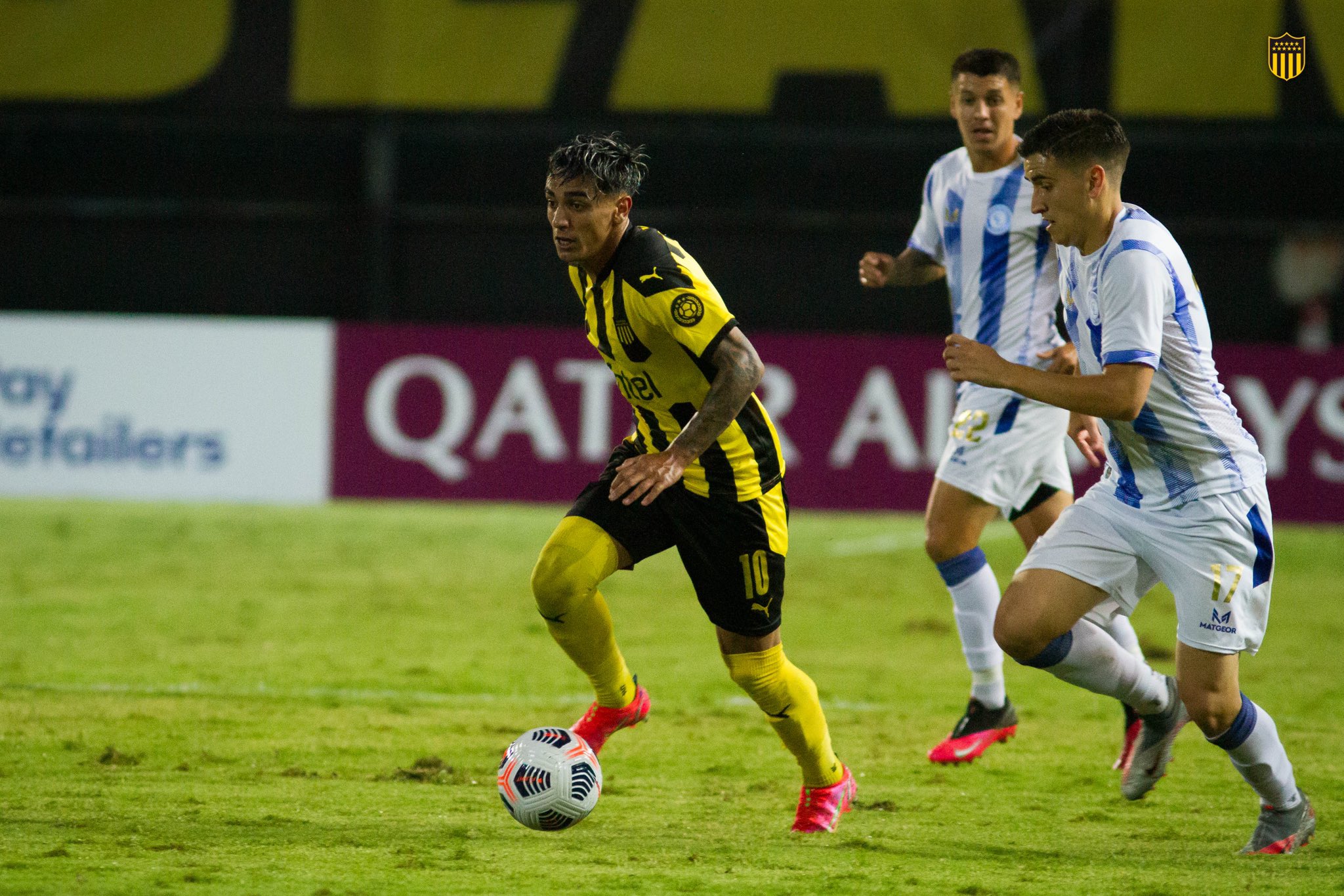 SUL-AMERICANA: Peñarol atropela rival e entra no grupo do Corinthians