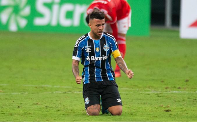 Meia do Grêmio prega foco para avançar à fase de grupos da Libertadores