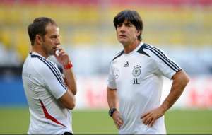 Ídolo alemão diz que Flick deixará Bayern para assumir a Alemanha; técnico despista