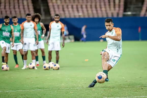 Principal nome do Manaus FC na temporada machuca o joelho e não há previsão de volta