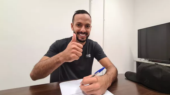 Fluminense anuncia renovação de meio-campista que chegou em 2020