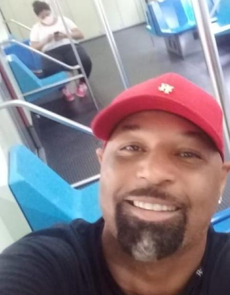 Controverso, tricampeão brasileiro pelo Corinthians faz selfie sem máscara em metrô