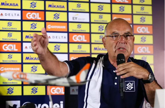 Vice-presidente da CBV, Radamés Lattari está entubado com covid-19