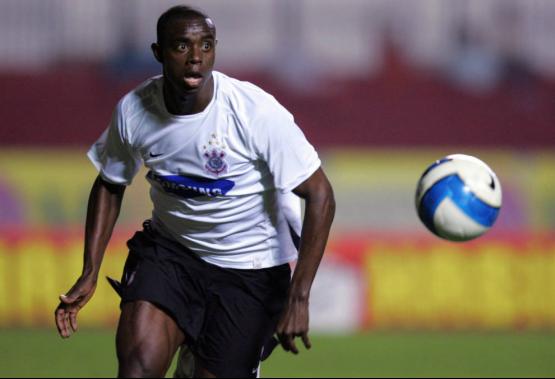 Corinthians faz acordo na Justiça para pagar Clodoaldo, rebaixado em 2007