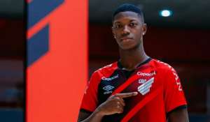 Contratação mais cara da história do Athletico-PR, atacante é regularizado