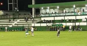 GOIANO: Vila Nova tropeça fora e Aparecidense segura o Goiás