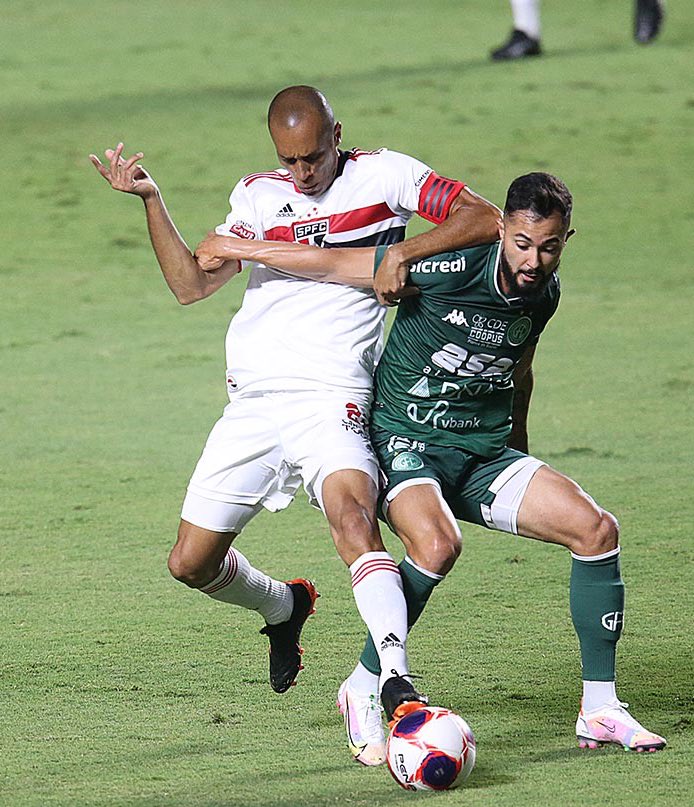 Miranda celebra reestreia pelo São Paulo e promete esforço por títulos