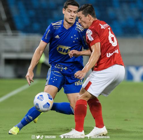 Cruzeiro aproveitou chance para vencer no sufoco