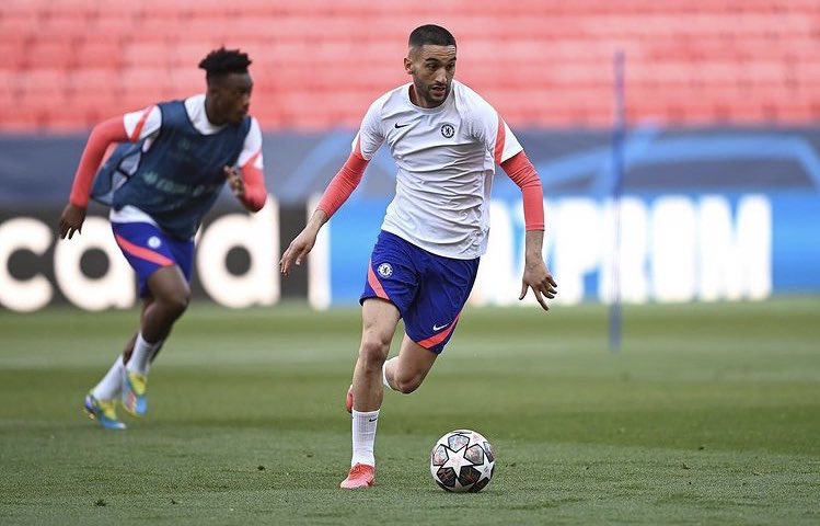 Semifinalista da Liga dos Campeões cogita oferecer atacante por zagueiro do Sevilla