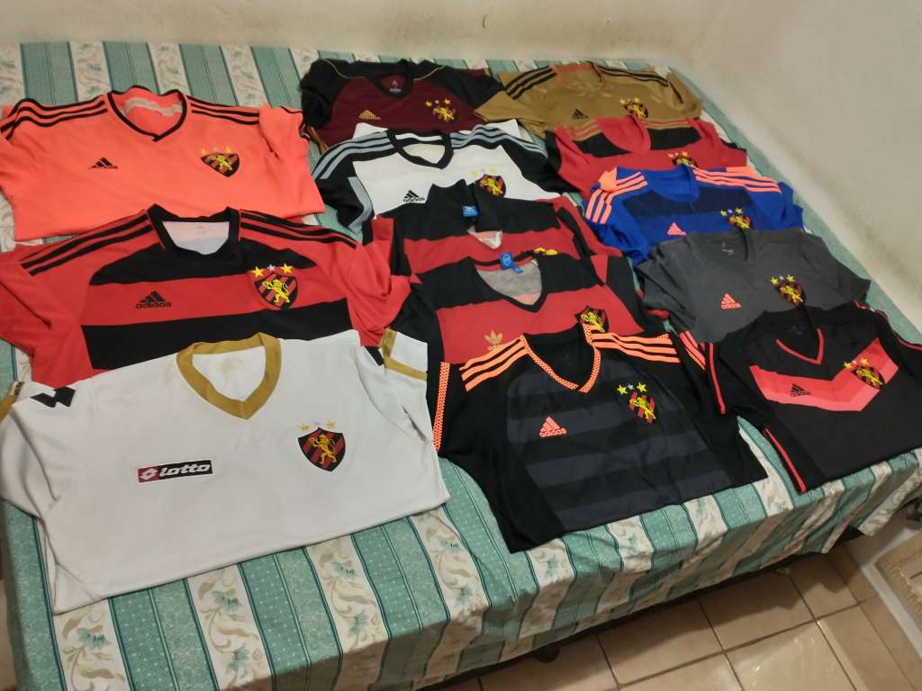 Com dívidas, torcedor vende coleção de camisas do Sport e recebe ajuda de jogador