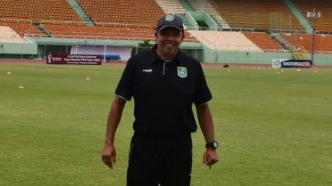 Após goleada, técnico brasileiro retoma trabalhos de renovação em Guiana