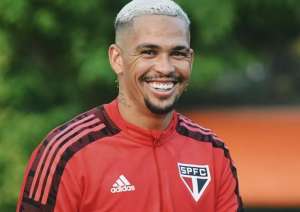 Ex-Corinthians treina e deve defender São Paulo no clássico contra Palmeiras