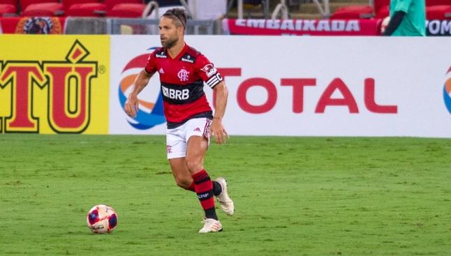 Diego aponta erros do Flamengo e se diz inconformado com derrota para o Vasco