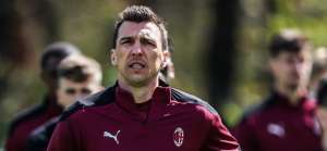 Lesionado, atacante de grande clube europeu se recusa a receber salário