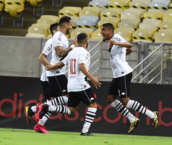 Vasco renova com destaque da equipe até final de 2022