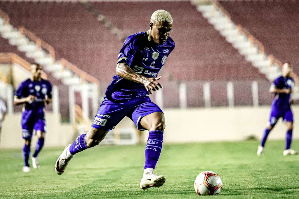 Iago Silva vibra com vitória do Confiança no clássico. (Foto: Lucas Almeida / ADC)