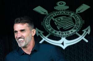 Mancini não desistirá dos meninos, mas ainda definirá o Corinthians titular