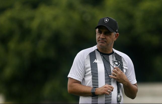 Botafogo tenta espantar crise e seguir vivo; Embalado, Fluminense quer a vaga