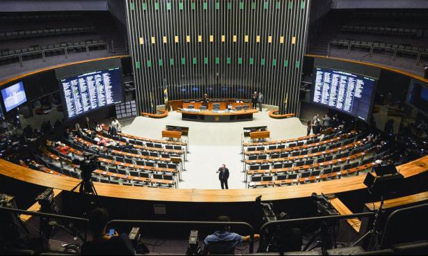 Câmara dos Deputados pode derrubar veto de Bolsonaro e ajudar clubes de futebol