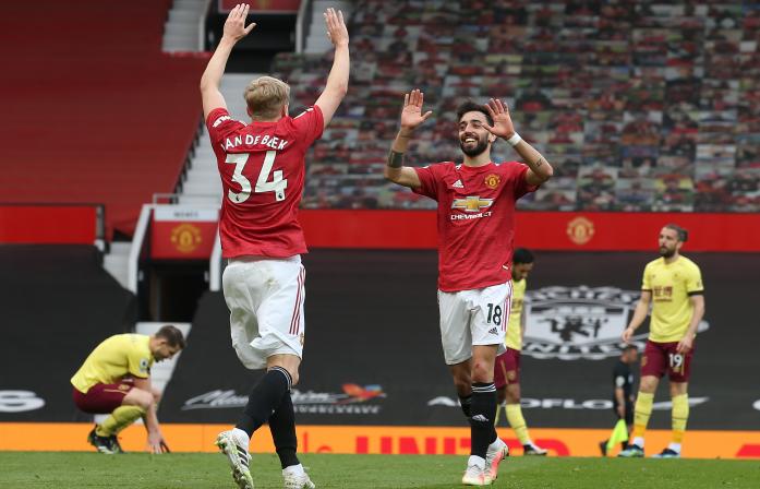 INGLÊS: Com gols de Greenwood e Cavani, Manchester United vence e segue de olho no City