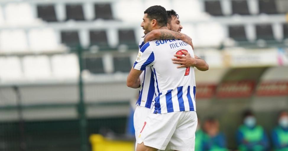 PORTUGUÊS: Porto vence e segue na perseguição ao Sporting