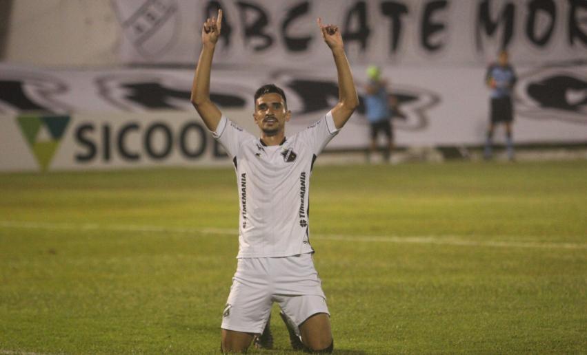 Time da Série A contrata atacante Maycon Douglas, do ABC